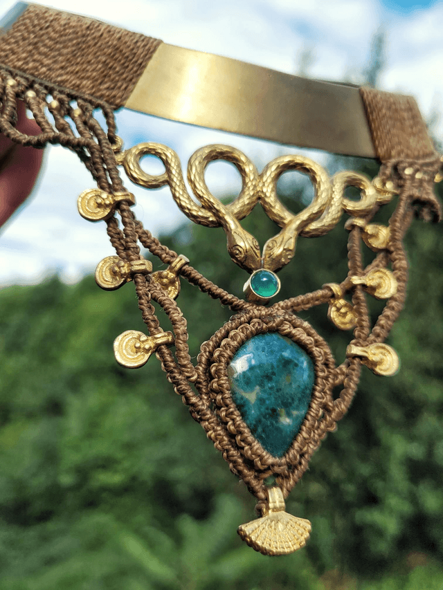 Agate mousse, serpent et torque laiton