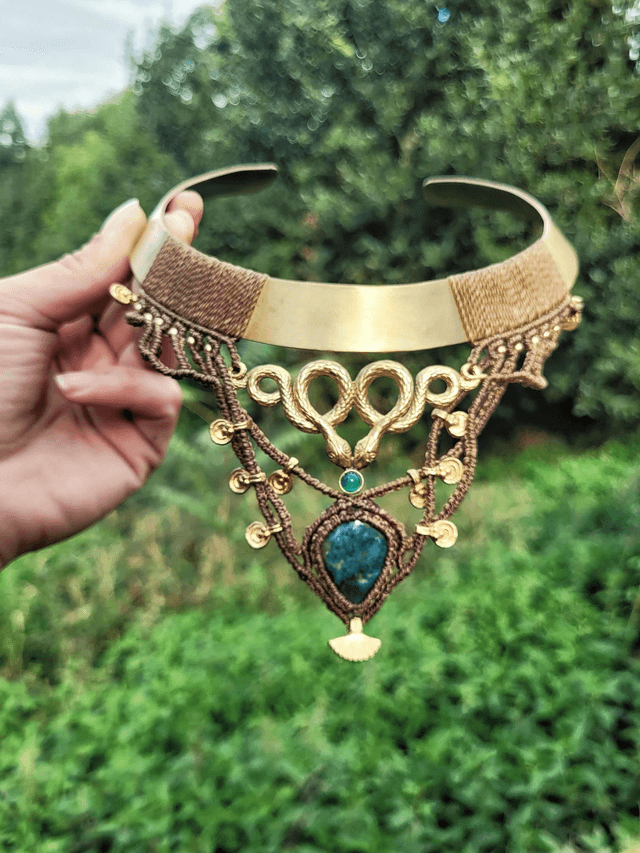 Agate mousse, serpent et torque laiton