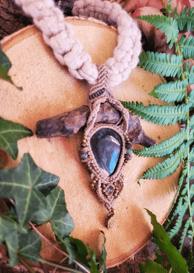 Collier branche de vigne et agate mousse