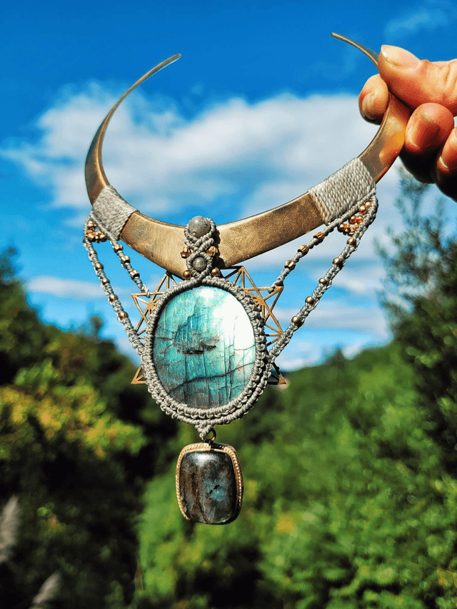 Labradorite et torque laiton 