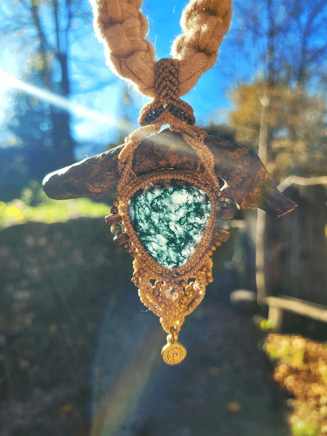 Collier branche de vigne et agate mousse