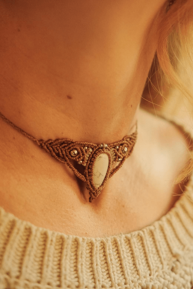 Collier Howlite
