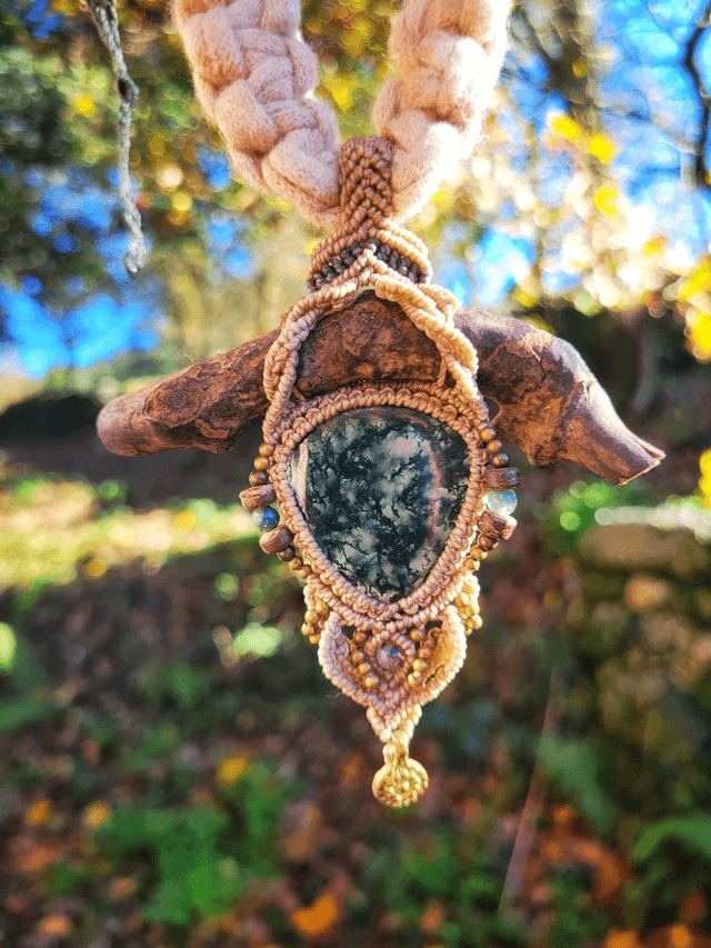 Collier branche de vigne et agate mousse