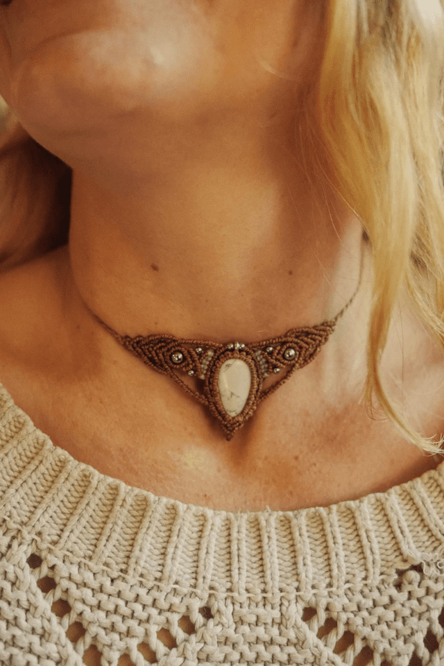 Collier Howlite